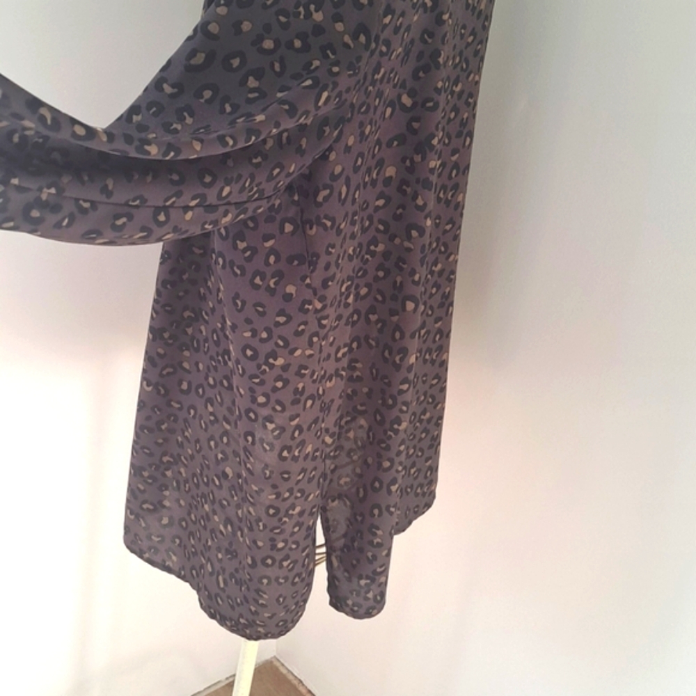 Chelsea & Theodore Leopard print Mobwife Cheetah button-down blouse, Size XXL. - Picture 6 of 9